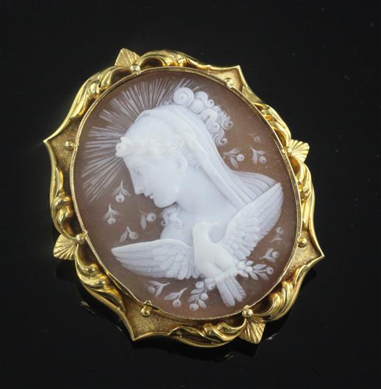 A yellow metal mounted oval cameo brooch, 5cm.